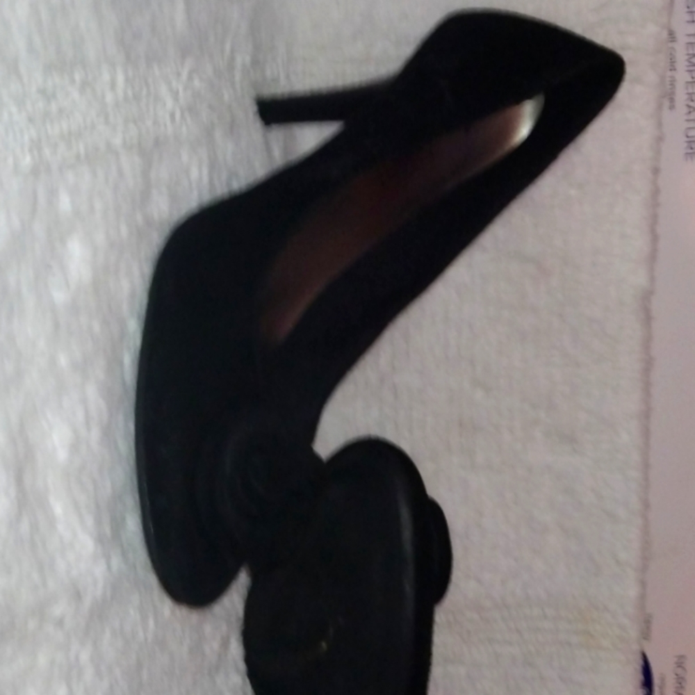 Black swade flower design at too